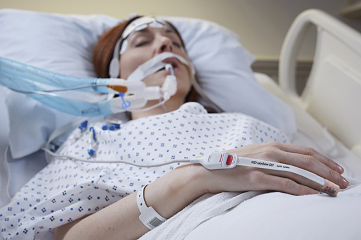 vignette de vidéo d’un patient intubé 